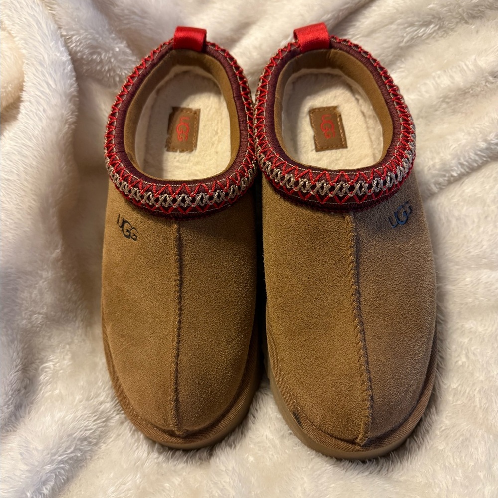 Women’s Ugg Tasmans Size 7